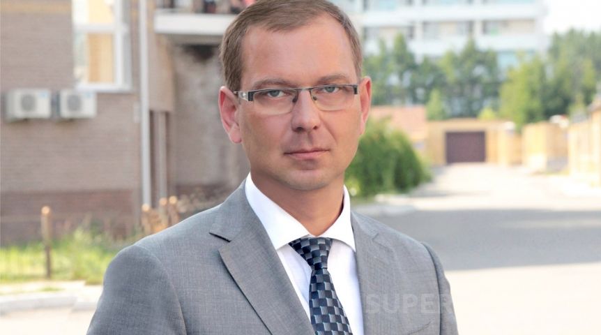 Депутат Сахань помог жителям Нефтяников избавиться от опасных деревьев у детского сада