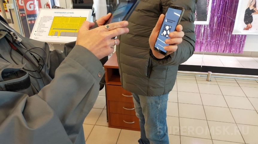 Общество В Омске власти выявили ТЦ без QR-кодов и решили скрыть его от «антиваксеров»