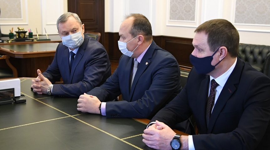 Власть Буркову представили начальника Пограничного управления ФСБ России по Омской области