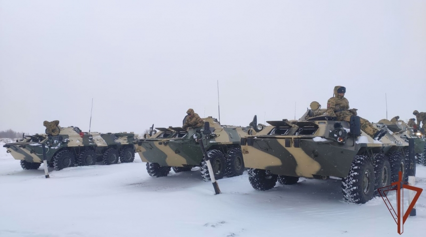 Появились кадры применения разъезжающих БТР по Омску Появились кадры применения разъезжающих БТР по Омску