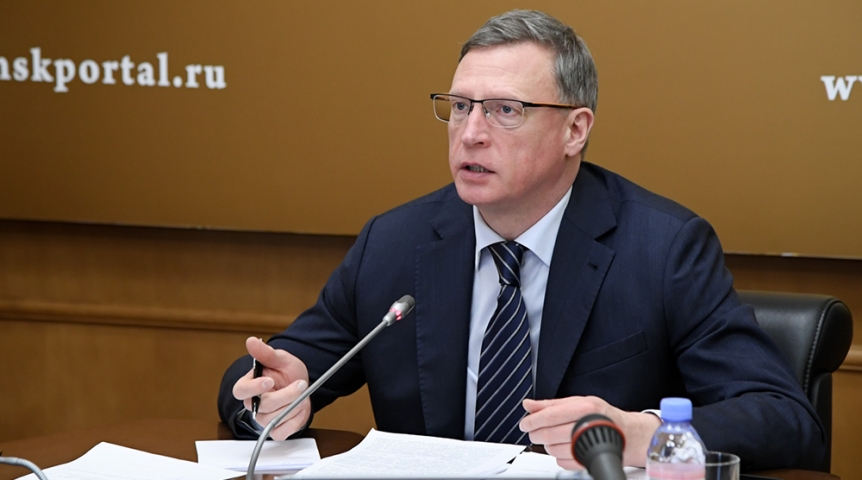 Бурков поручил взять под контроль строительство дорог в омских селах