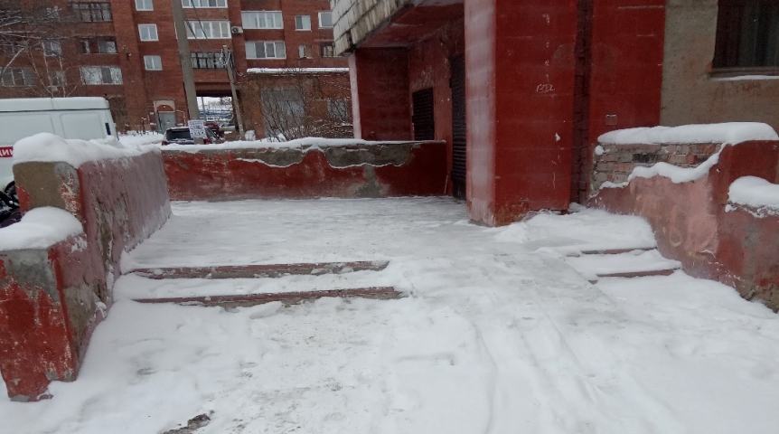 Общество Омской УК выписали штраф из-за претензий к снегу во дворе