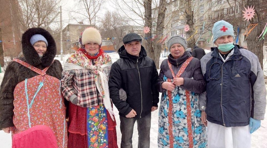Общество Жители Октябрьского округа встретили весну праздником