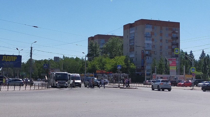 В Омске на пересечении Химиков и Мира ввели пешеходную фазу В Омске на пересечении Химиков и Мира ввели пешеходную фазу