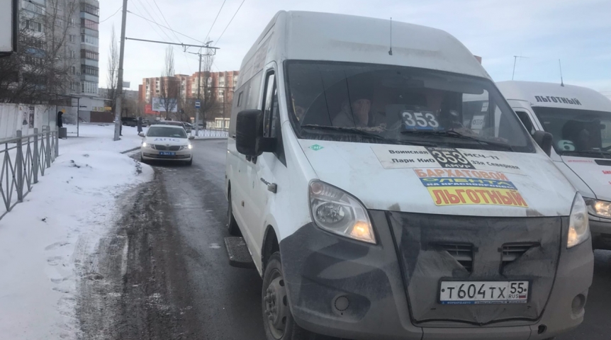 Общество В Омске водителю маршрутки оказалось нельзя возить людей