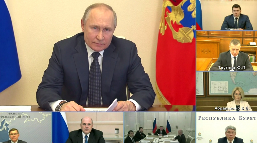 Экономика Путин анонсировал повышение пенсий, зарплат бюджетников и МРОТ