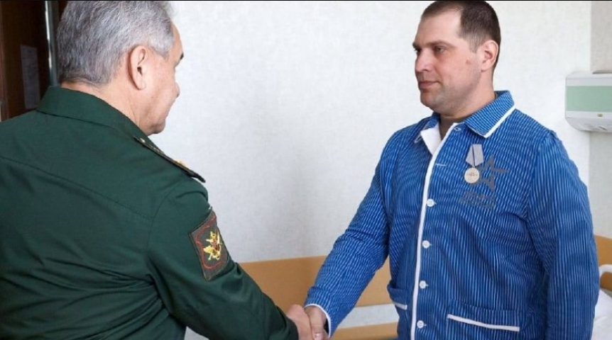 Получивший медаль «За отвагу» омич Иван Лалла: «Нужно дальше выполнять свой долг» Получивший медаль «За отвагу» омич Иван Лалла: «Нужно дальше выполнять свой долг»