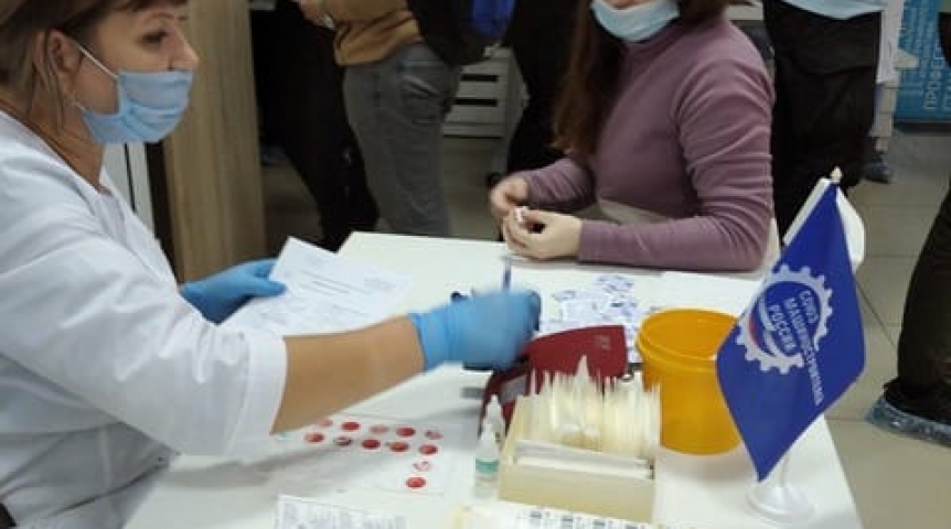 Общество Омские студенты сдали кровь в поддержку жителей Донбасса