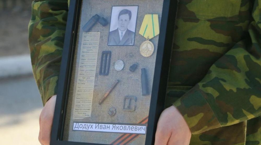 В Омске захоронили останки погибшего в бою под Ленинградом участника Великой Отечественной войны В Омске захоронили останки погибшего в бою под Ленинградом участника Великой Отечественной войны