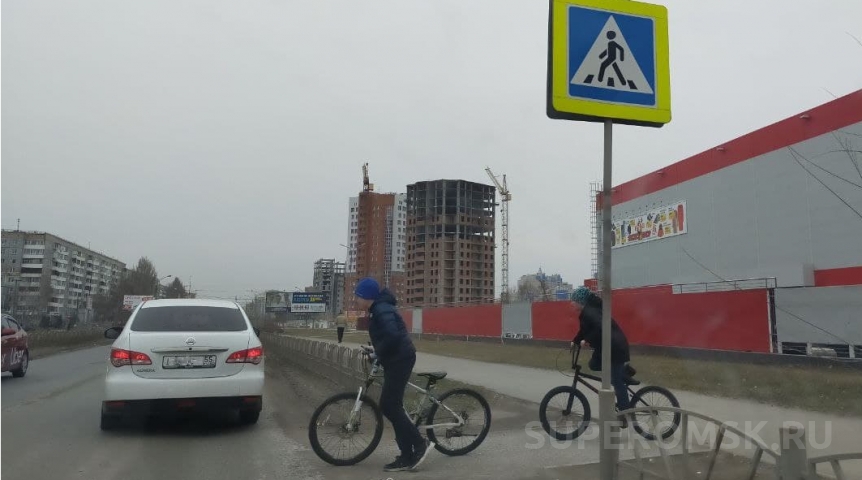 В Омске нашли свыше десятка небезопасных «пришкольных» дорог В Омске нашли свыше десятка небезопасных «пришкольных» дорог