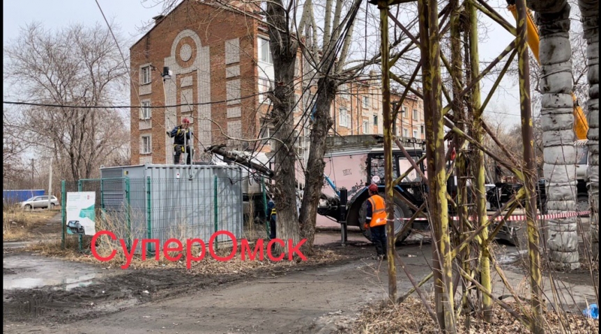 Общество В Омске начали устранять последствия разлома датчика контроля воздуха