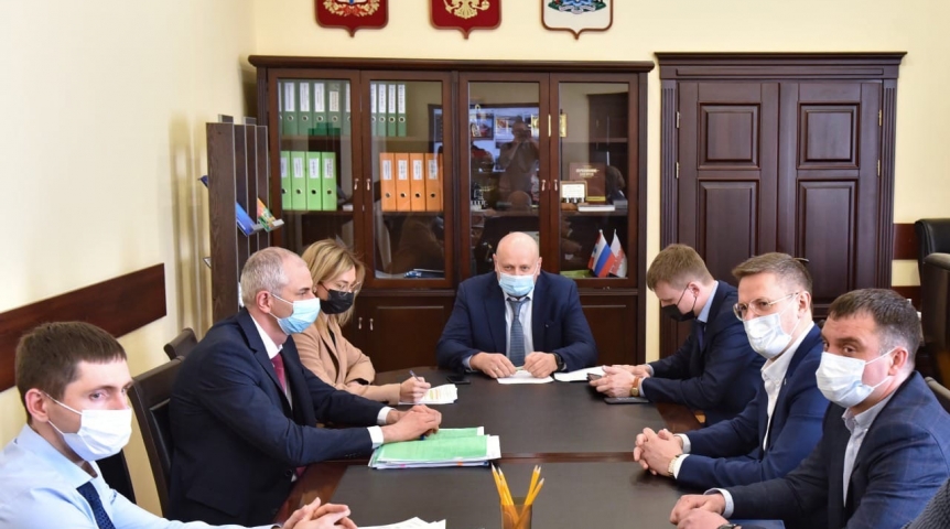 Общество Мэр Омска Шелест решил судьбу платных электросамокатов