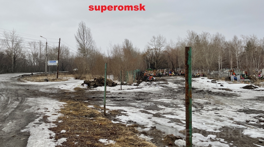 Общество В Омске к дороге расширили некогда закрытое кладбище