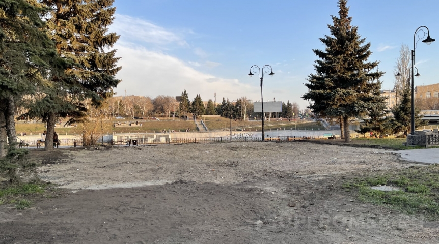 Город В центре Омска полностью снесли кафе