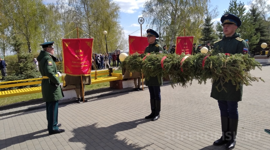 Владимир Корбут с сотнями омичей почтил подвиг героев Великой Отечественной войны «в лесу прифронтовом» Владимир Корбут с сотнями омичей почтил подвиг героев Великой Отечественной войны «в лесу прифронтовом»