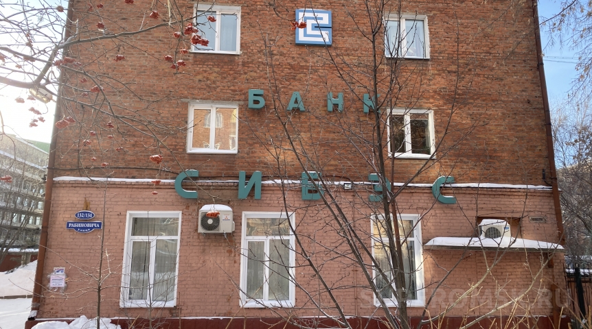 После продажи здания Сбербанка в Омске ищут нового владельца для помещений его экс-конкурента