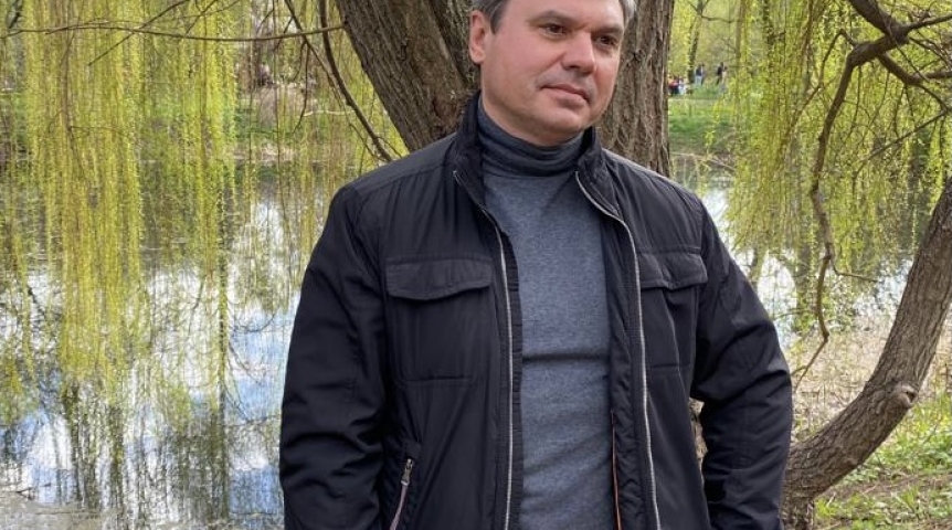 Общество «Шаг за шагом я буду возвращать местам детства их прежний вид, а в идеале – делать их еще лучше»: Юрий Козловский рассказал о любимых местах в родном Омске