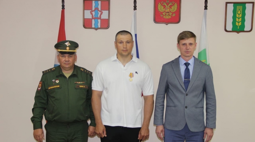 Общество Погибшему в спецоперации омскому бойцу посмертно присвоили орден Мужества