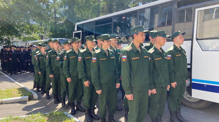 Общество В Омске под песни и танцы проводили призывников на службу