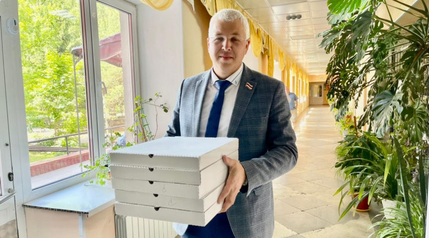 Власть В Омске «Единая Россия» поздравила соцработников с их профессиональным праздником