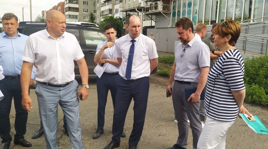 Мэр Омска Шелест проконтролировал строительство линий освещения Мэр Омска Шелест проконтролировал строительство линий освещения