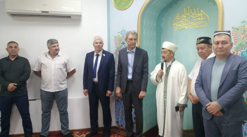 Общество Омские единороссы поздравили мусульман с праздником Курбан Айт