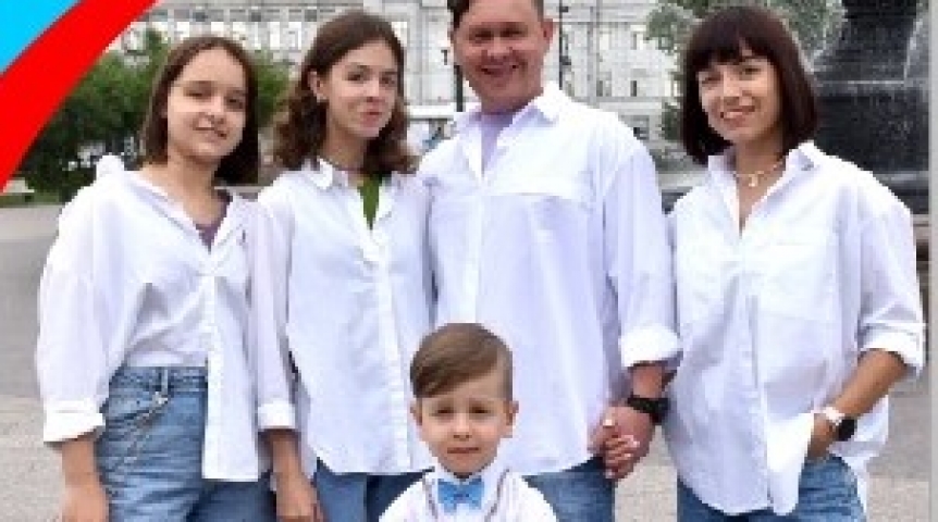 Общество На видеоэкранах в Омске покажут победителей премии губернатора «Семья года»
