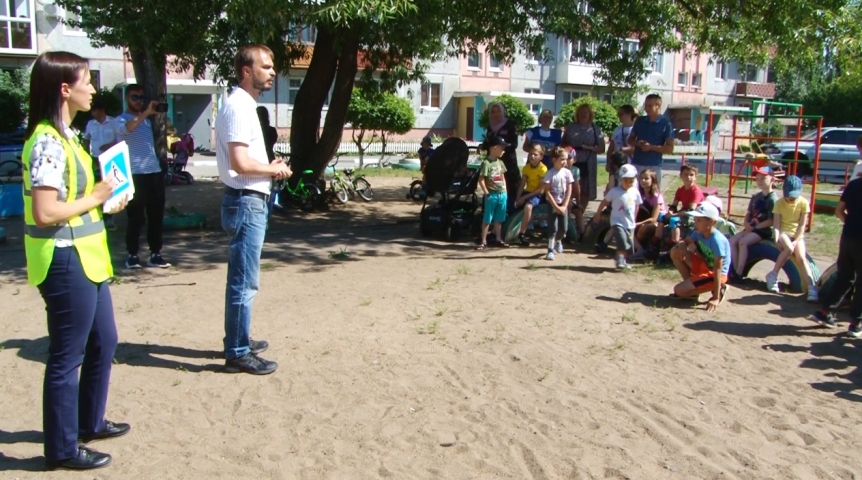 Общество Павел Корольков принял участие в акции по обучению ПДД омских школьников