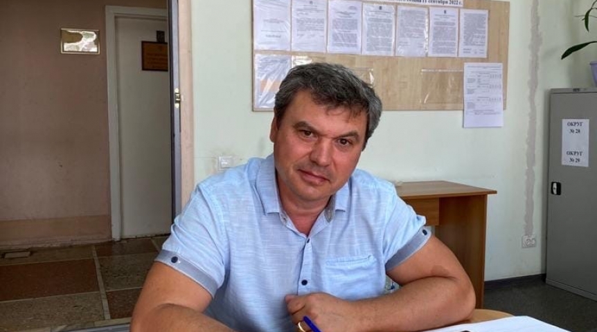 Новости политики Депутат Юрий Козловский подал документы для регистрации на выборы в Омский горсовет