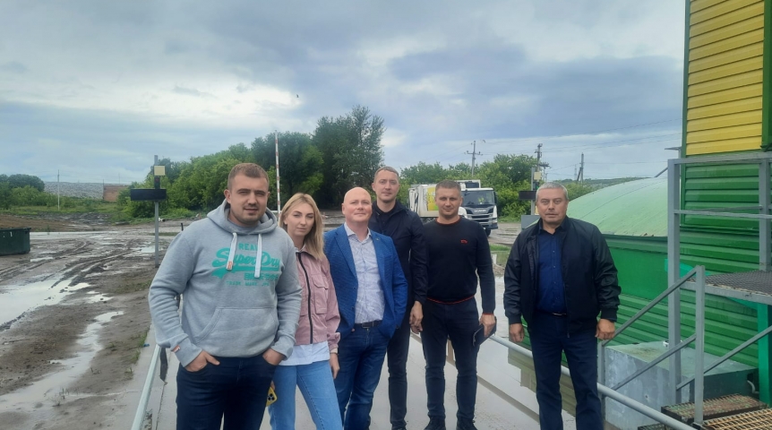 Омский мусоросортировочный завод принял делегацию из Томской области Омский мусоросортировочный завод принял делегацию из Томской области