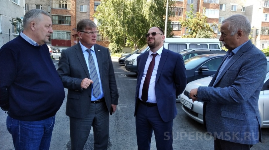 Город Школы, скверы и дворы: как оценили ход работ в Ленинском округе депутаты Омского горсовета?