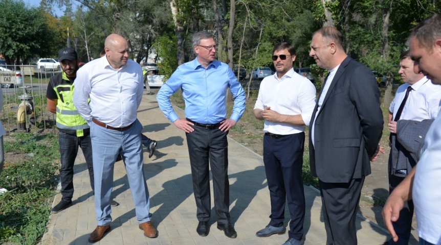 Город Омичи назвали новый арт-объект на Левобережье «мостом любви»