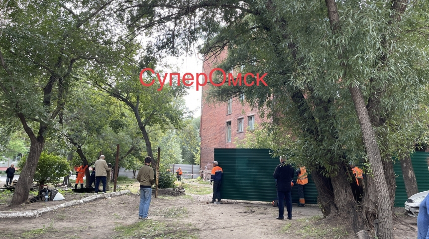 Из рухнувшего в Омске дома на 20 Партсъезда стали выносить вещи
