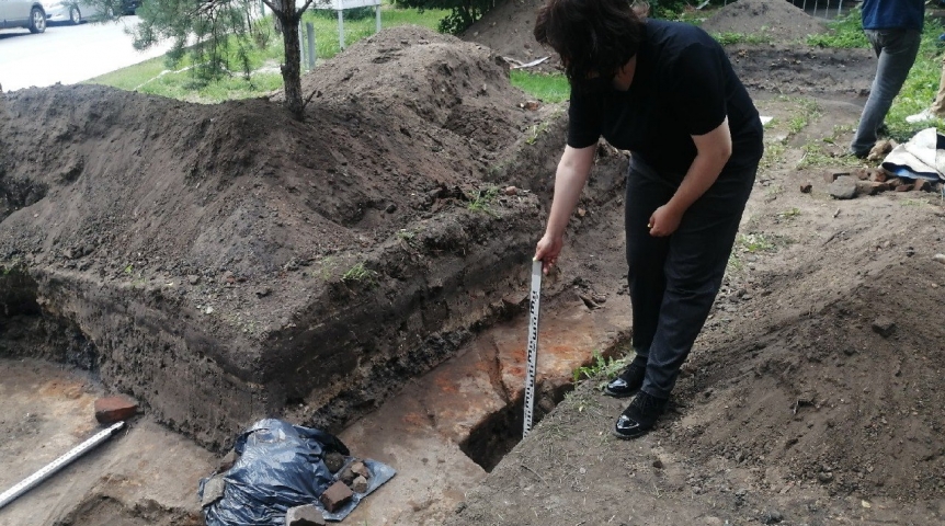 В Омске обнаружили фрагмент фундамента острога, где находился Достоевский В Омске обнаружили фрагмент фундамента острога, где находился Достоевский