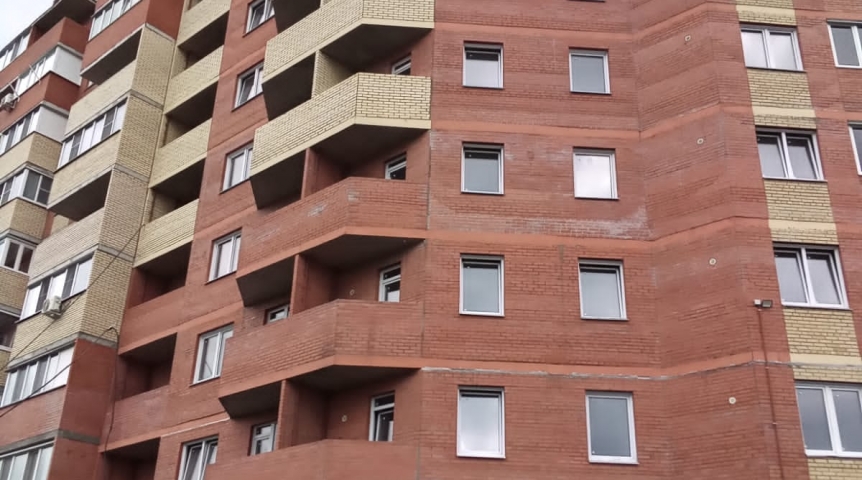 На Левобережье Омска ввели в эксплуатацию новую высотку