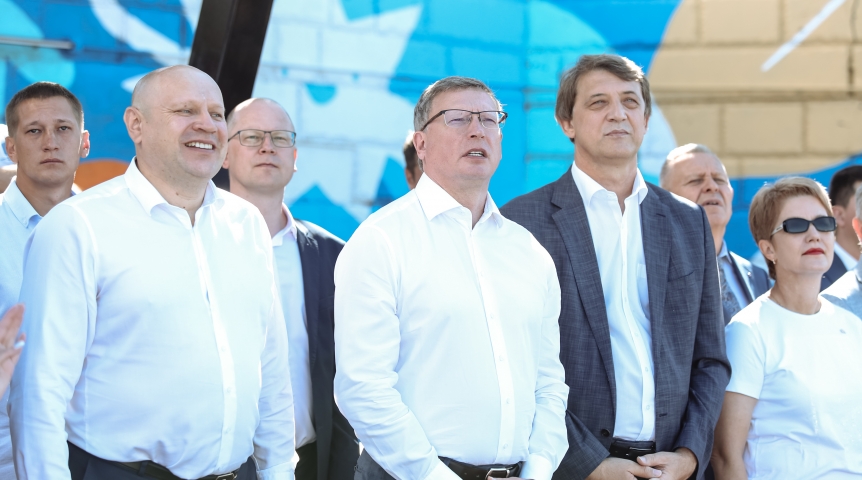 Омский НПЗ открыл спортивный подарок ко Дню города Омский НПЗ открыл спортивный подарок ко Дню города