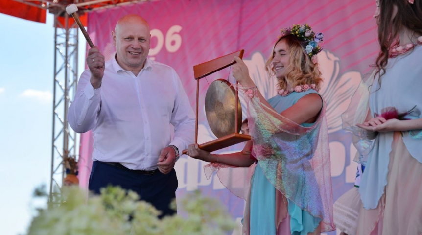 Мэр Омска Сергей Шелест открыл юбилейную «Флору» Мэр Омска Сергей Шелест открыл юбилейную «Флору»