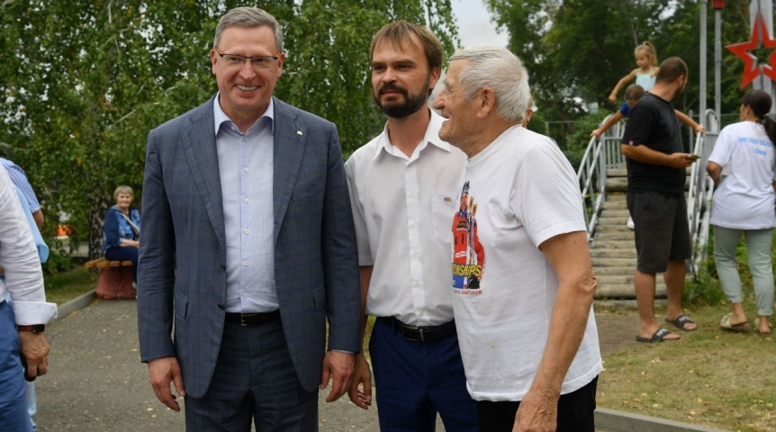 Общество Губернатор Омской области приехал с поздравлениями на юбилей поселка Берегового