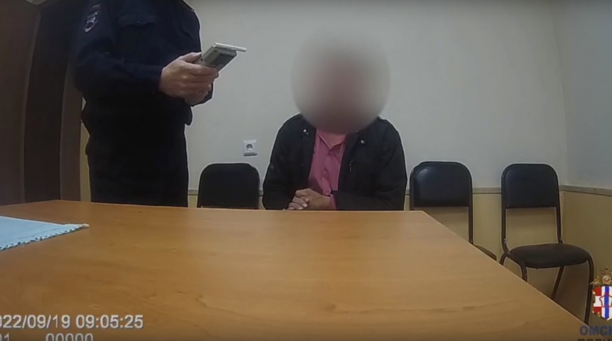 Общество Под Омском поймали пьяного водителя с пассажирами в салоне автобуса