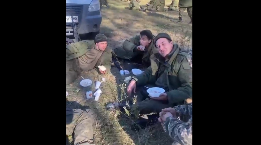Общество Мобилизованный в омских Черемушках рассказал об условиях проживания и питании