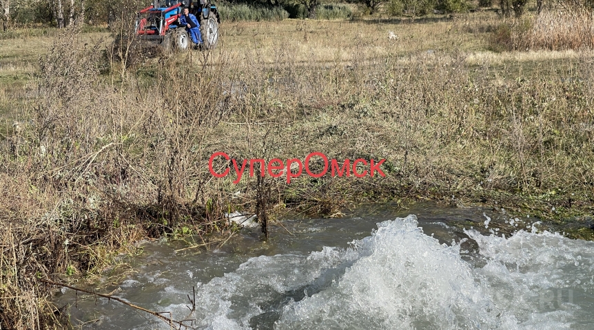 Общество В Омске уже второй день из-под земли бьет фонтан питьевой воды