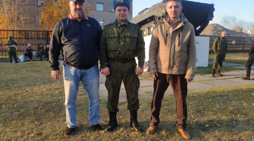 В Омске мобилизованный депутат пересел с БМВ на БМП