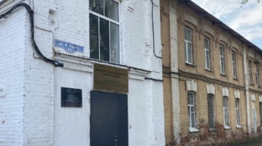 Казарму с вековой историей в центре Омска решили поделить надвое