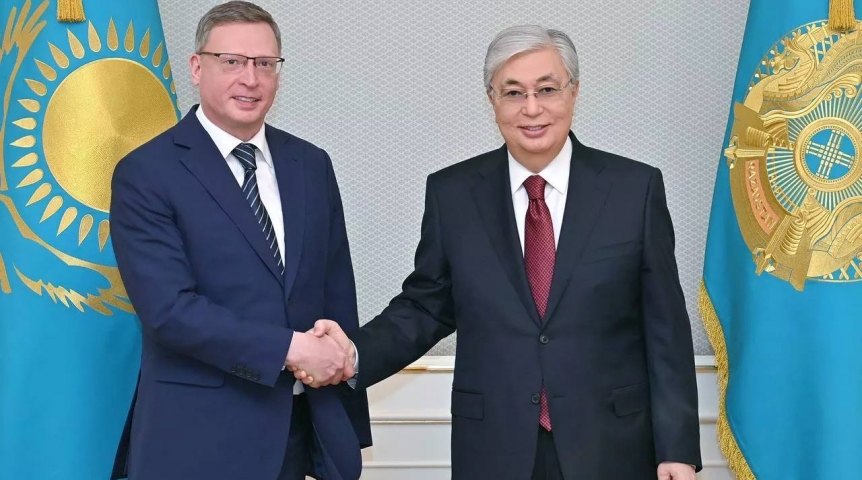 Власть Омский губернатор Бурков поздравил Токаева с переизбранием президентом Казахстана