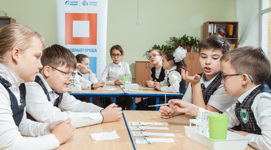 Общество Благодаря ОНПЗ омские школьники смогут проводить экоисследования в лабораторных условиях