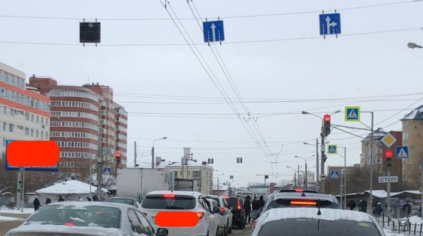 Автоновости В Омске на перекрестке улицы Куйбышева и 10 лет Октября изменят схему движения