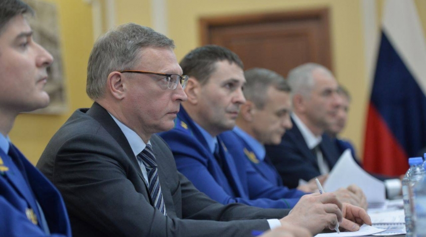 Омский губернатор Бурков сделал заявление после визита представителей Генпрокуратуры Омский губернатор Бурков сделал заявление после визита представителей Генпрокуратуры