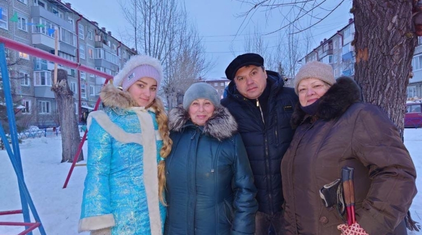 Общество Юрий Козловский совместно с КТОСами Октябрьского округа подарил новогоднее настроение омичам