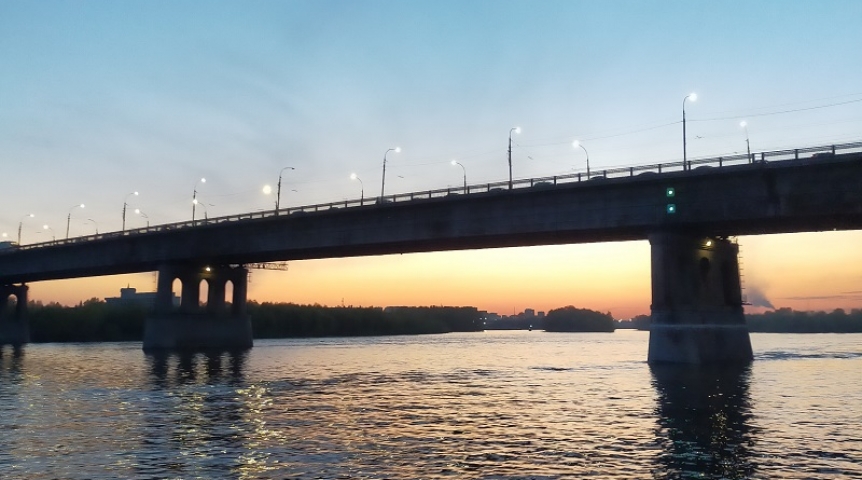 В Омске заявили о перекрытии Ленинградского моста В Омске заявили о перекрытии Ленинградского моста