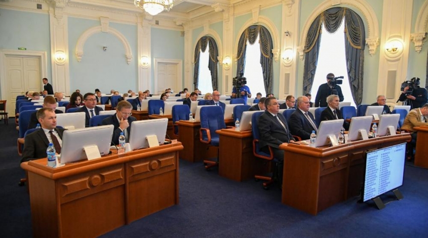 Власть Губернатор Бурков поручил найти деньги в бюджете на зимнее содержание дорог в Омске